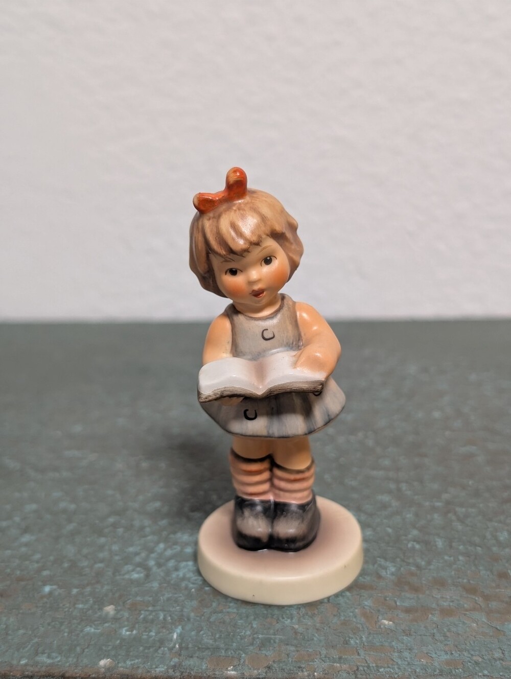 Goebel Hummel Girl with Book~ Once Upon A Time 2051/A Germany First Issue 1998